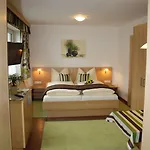 Zimmervermietung Babsy B&B 젤암제